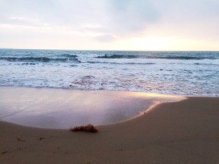 Amanecer en La playa de Urbanova (Alicante)