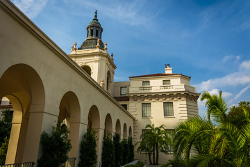 Fototapeta na wymiar The exterior of City Hall, in Pasadena, California.