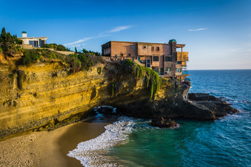 View of a house on a cliff and a small cove at Table Rock Beach,