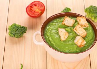 Cream soup with dried crusts