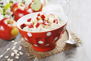 Oatmeal with caramelized apples