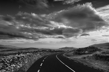 Irlandia, asfaltowa droga © janmiko