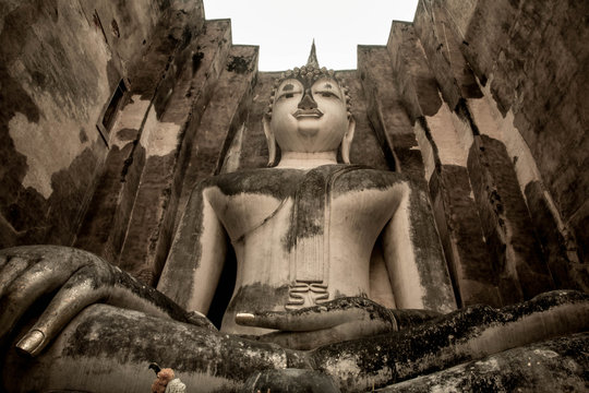 Old Buddha statue