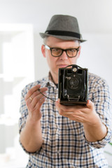 Fototapeta premium Man with retro film camera