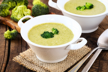 Healthy vegetarian cream of broccoli soup