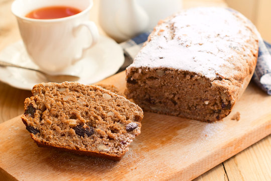 Sweet whole-wheat bread with bananas, nuts and raisins