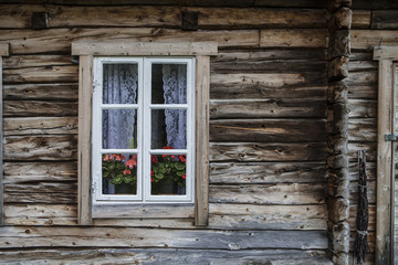 Obraz na płótnie Canvas Window in old wooden house