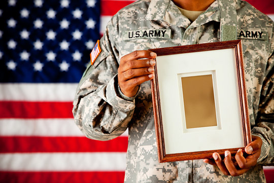 Soldier: Holding en Empty  Picture Frame