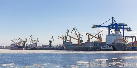 marine cargo port