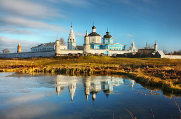 Obraz premium Осень в монастыре Autumn in the monastery