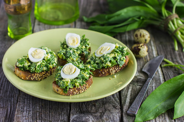 bruschetta with ramson and quail eggs