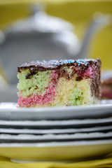 Bunter Kuchen zum Kindergeburtstag