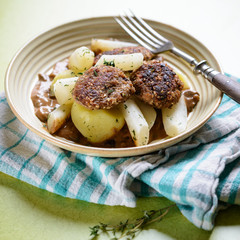 Schwarzwurzel, Kartoffeln und vegane Frikadelle