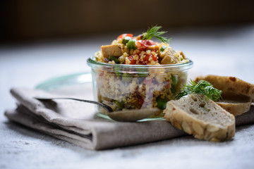 Veganer Coucous-Tofu-Salat