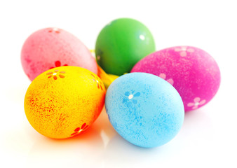 Obraz na płótnie Canvas Colorful easter eggs isolated over white background