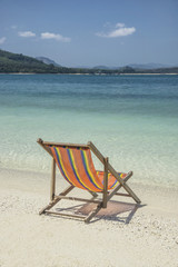 Traumstrand mit Liegestuhl
