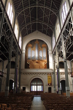 Nef de l'église Notre-Dame-du-Travail à Paris