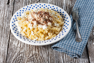 Pasta with cream cheese.