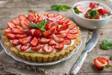 tart with cream and fresh strawberries - obrazy, fototapety, plakaty
