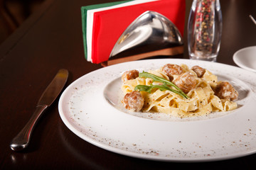 pasta with with meat and white sauce