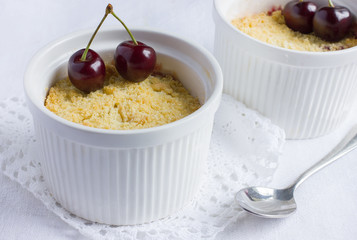 apricot crumbl with fried almond flakes