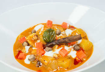 Yellow Curry Chicken (Massaman Curry Chicken)
