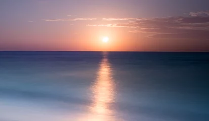 Deurstickers Prachtige strandzonsopgang © Mike Liu