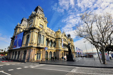 Fototapeta premium Barcelona port building