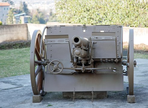 old gun of World War I