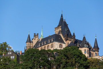 Fototapeta premium bunte Stadt am Harz Wernigerode Schlossblick