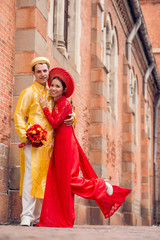 Obraz premium Newlywed couple in ao-dai dresses
