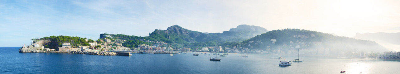 Fototapeta na wymiar Port de Sóller panorama