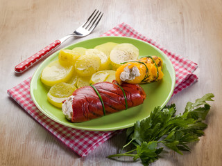 capsicum stuffed with ricotta and potatoes salad