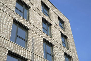 Fassade eines modernen Wohngebäudes in Frankfurt am Main, Deuts