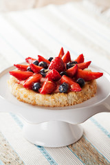 Tartlete with custard and berries