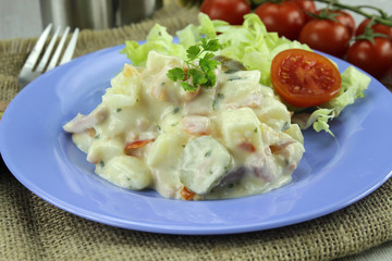 Fototapeta na wymiar salade piémontaise
