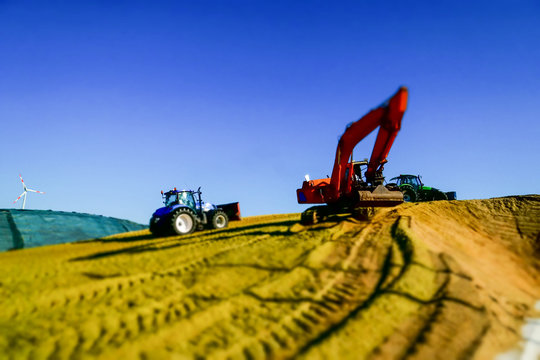 Maisernte f&uuml;r Biogasanlage, Landtechnik zum Maisverteilen