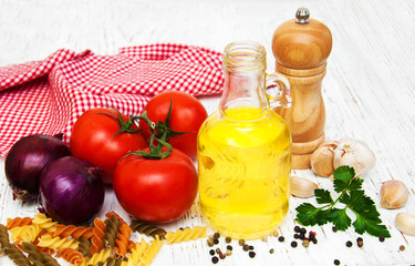 tomatoes, fusilli, garlic and olive oil