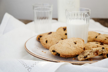 Oatmeal cookies with milk