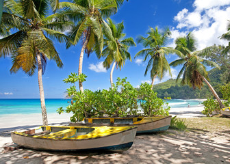 Boote an der Anse Takamaka