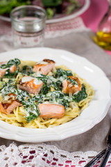 Pasta with salmon and creamy spinach sauce