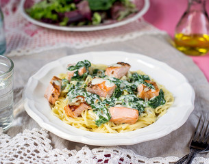 Pasta with salmon and creamy spinach sauce