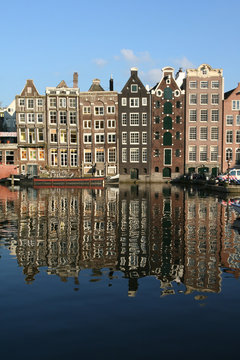 Amsterdam Hausfassaden Spiegelung Damrak