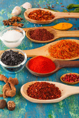 Powder spices on spoons