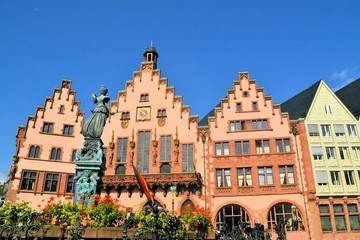 Fototapeta na wymiar Frankfurt old city Altstadt and Roemerberg
