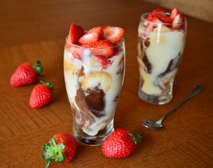Dessert vanilla mousse with chocolate, strawberries and cookies