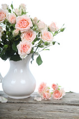 Bouquet of pink roses  in a vase