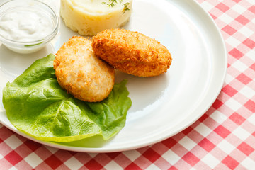 chicken cutlet with mashed potatoes