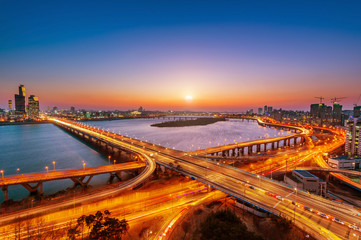 Fototapeta na wymiar Mapo bridge and Seoul cityscape in Korea.
