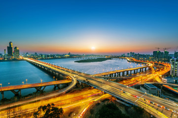 Fototapeta premium Mapo bridge and Seoul cityscape in Korea.